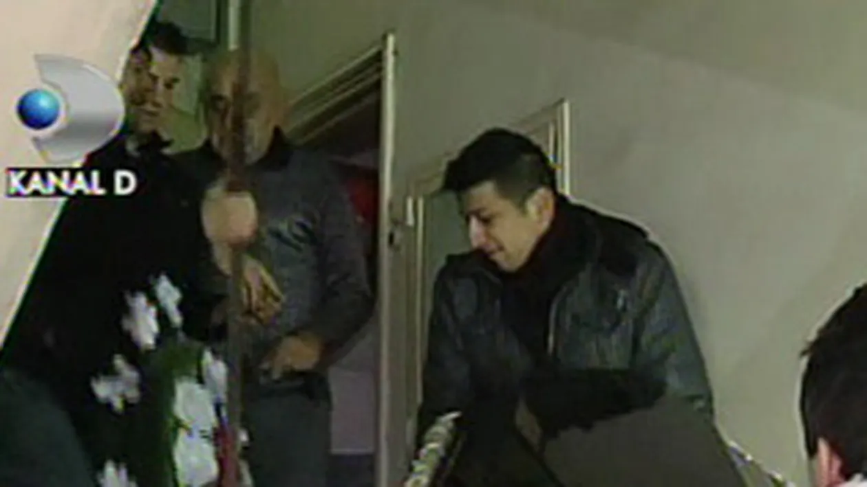 VIDEO Uite ce gluma macabra i s-a facut lui Viorel Lis de ziua lui! A primt un cosciug si coroane de flori!