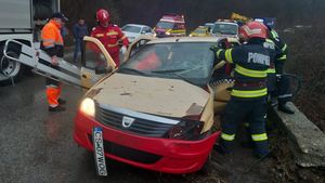 Circulație închisă între Reșița și Bocșa în urma unui accident violent