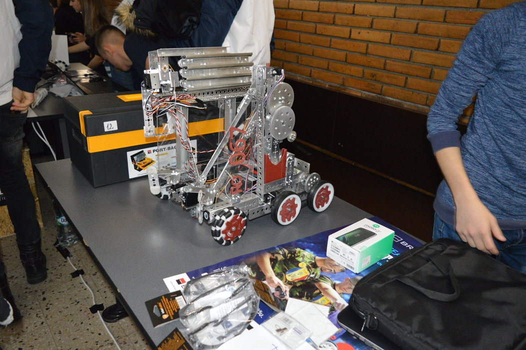 Robotul creat de elevii din Slobozia