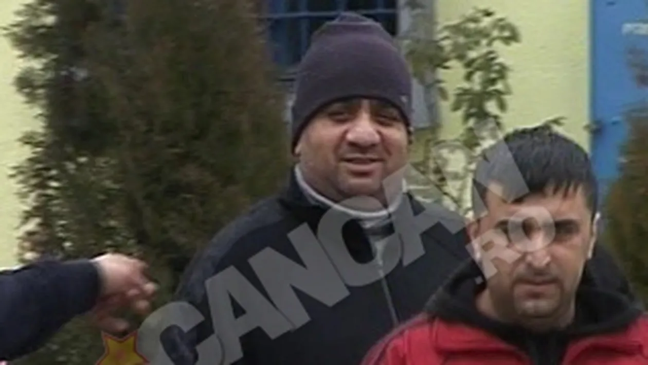 Bercea Mondial si-a facut clan si la puscarie! Uite cum se plimba ca un rege in curtea Penitenciarului de Maxima Siguranta din Craiova!