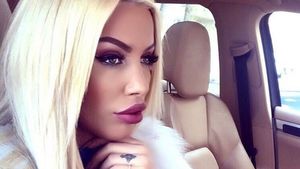 Loredana Chivu şi iubitul ei au făcut următorul pas în relaţie! Blonda a făcut anunţul: ”E băieţel! Poate mă ajutaţi cu nume”