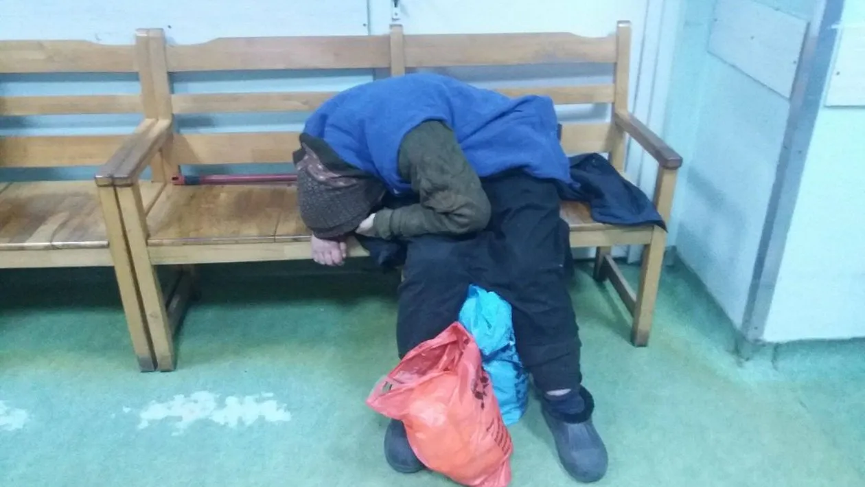 Incredibil ce a pățit o bătrână adusă cu ambulanța la Spitalul Județean Ploiești: ”Este o boschetăriță...”