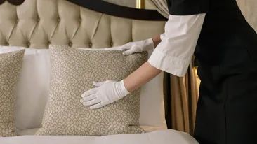 Motivul IREAL pentru care Lavinia, o tânără din Galați, a fost dată afară din hotelul în care lucra în Viena