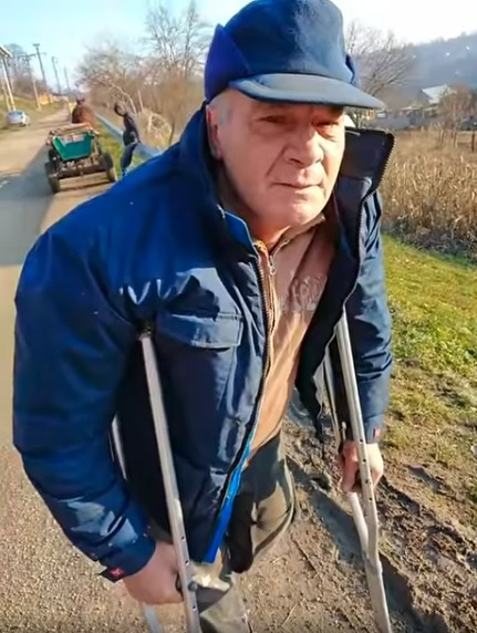 Întâlnirea cu "Moș Ciprian" aduce un zâmbet pe chipul fiecăruia dintre cei vizitați