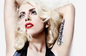 Ultima apariţie a faimoasei Lady Gaga i-a lăsat pe toţi cu gura căscată! La malul mării, cu posteriorul…