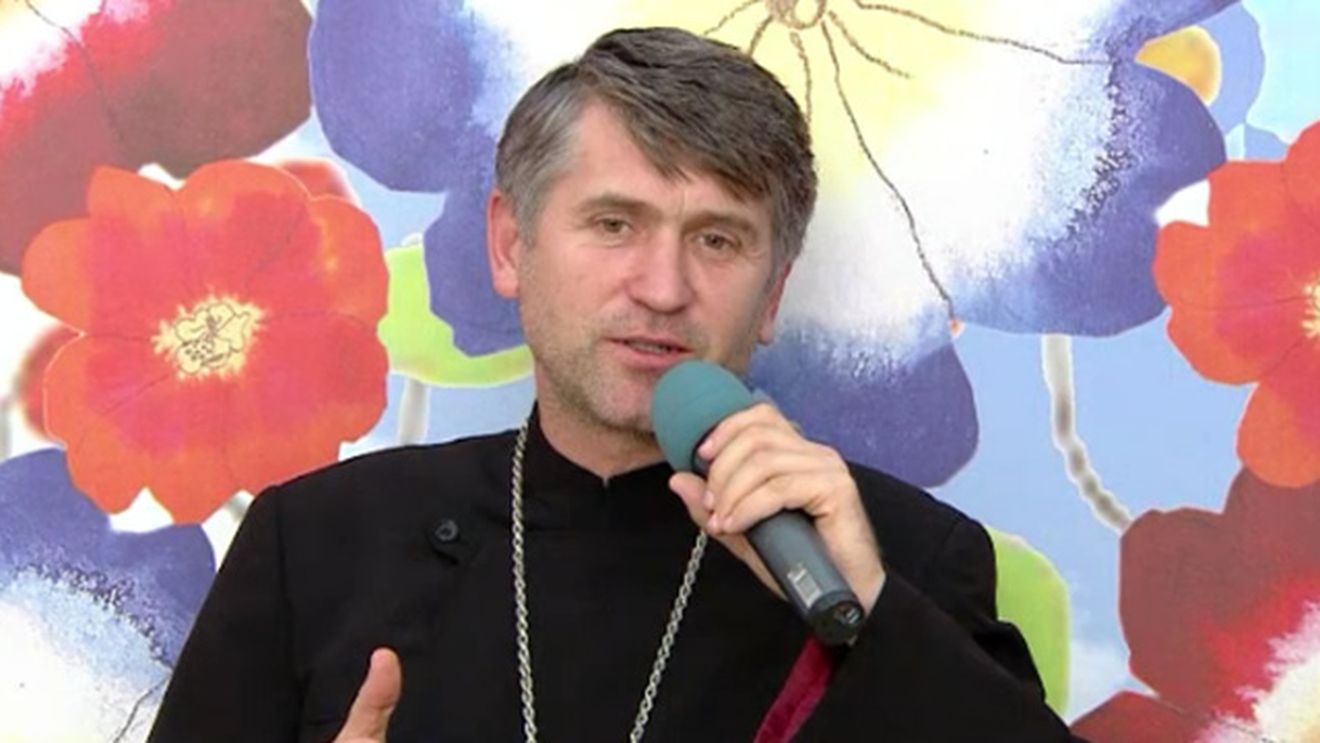 Preotul Cristian Pomohaci, despre tinuta Biancai Dragusanu: "Ai vedea-o pe Maica Domnului umbland asa?". Cum s-a imbracat roscata