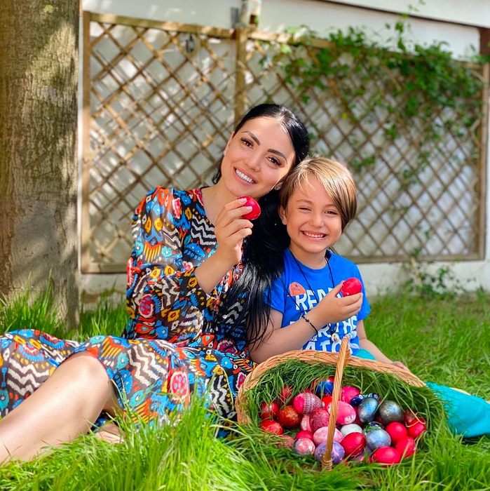 Andreea Mantea, multe surprize de ziua fiului său: “La multi ani, Puiul meu mult dorit”. Rochia prezentatoarei a atras toate privirile