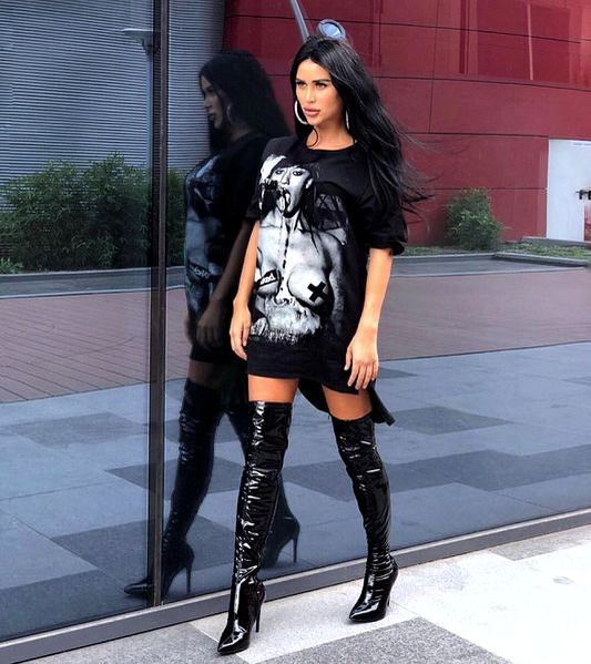 Daniela Crudu, dependentă de operații estetice de 10 ani! Cum arăta la debutul în showbiz, când era blondă şi fără silicoane