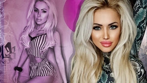 Nati s-a transformat într-o adevărată păpușă Barbie! Blondina asta e super dotată și de bărbați admirată!