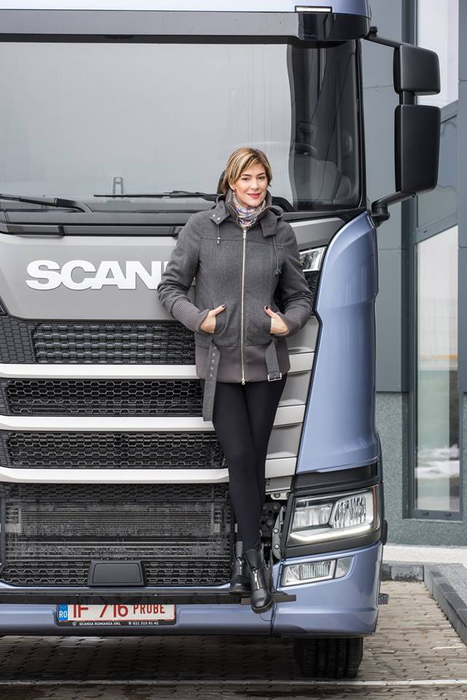 Roxana Ciuhulescu radiază de fericire! Vedeta a postat prima imagine cu bebelușul