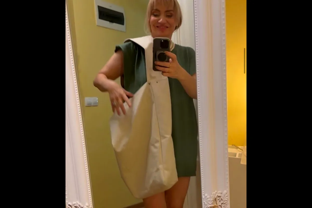 Cum arată apartamentul în care locuiește Cristina Cioran cu cei doi copii. În living are o zonă de joacă special amenajată pentru Ema și Max