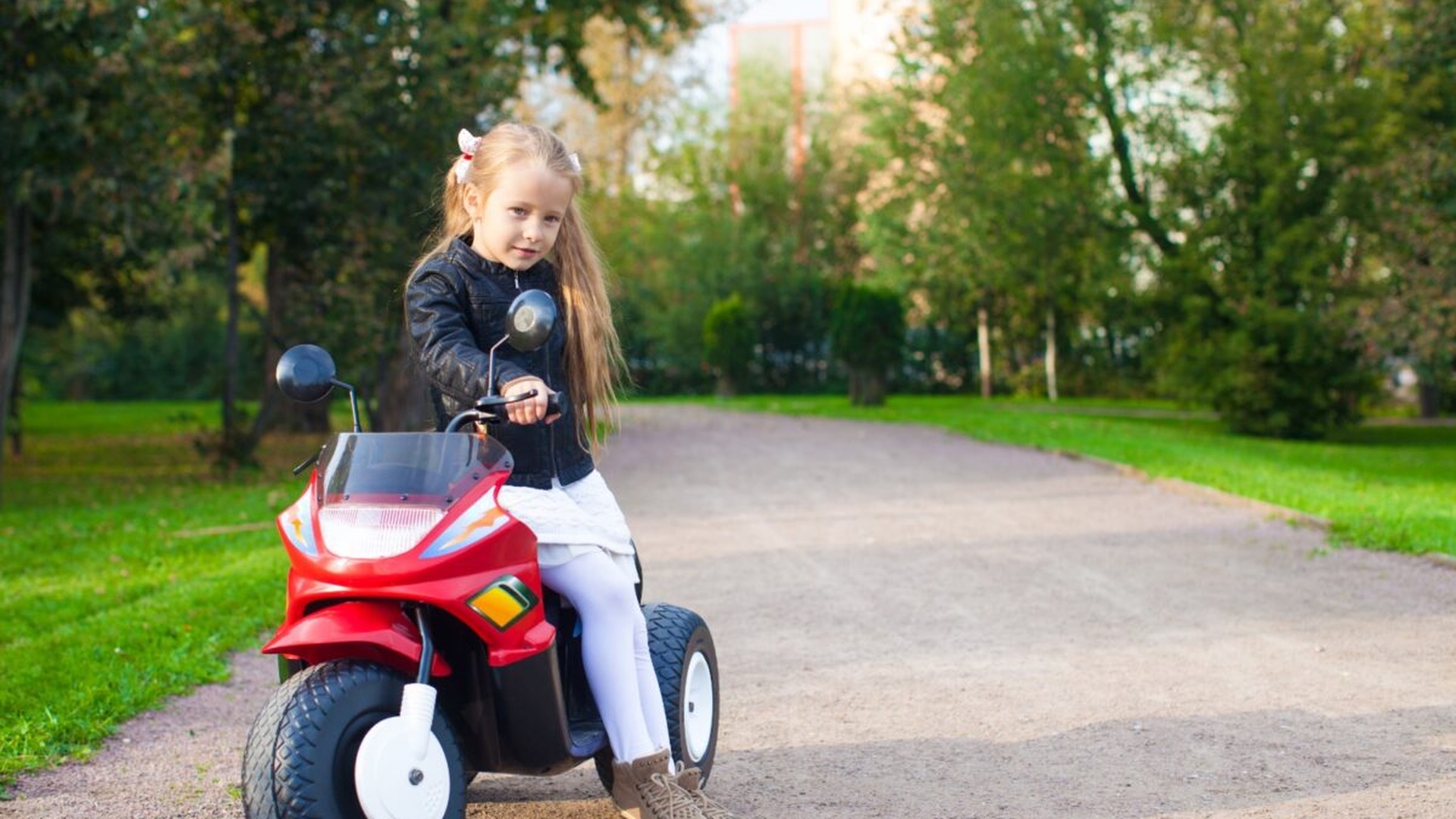 (P) Cât costă o motocicletă pentru copii? Rentează achiziția?