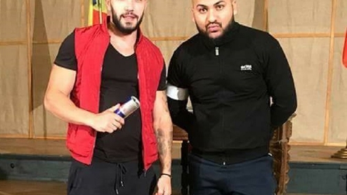Nu se lasă! Dani Mocanu şi-a făcut un tatuaj-manifest la adresa DIICOT-ului! Ipostaza în care apare manelistul: "E super tare, boss!"