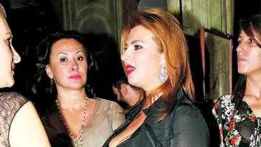 Mihaela Borcea face primele declaratii in legatura cu separarea de Cristi: Port inca verigheta, e optiunea mea!