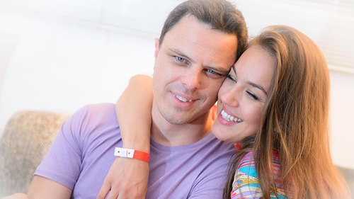 Nu si-au putut lua ochii de la ea! Iubita romanca a celui mai bine cotat DJ din lume a atras toate privirile cand a aparut ASA