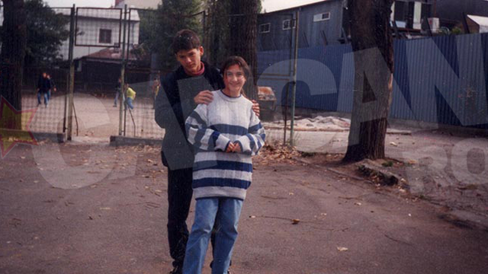 Acest pusti neingrijit a ajuns unul dintre cei mai cunoscuti fotbalisti romani in Europa! Doar un microbist din 10 ghiceste cine e