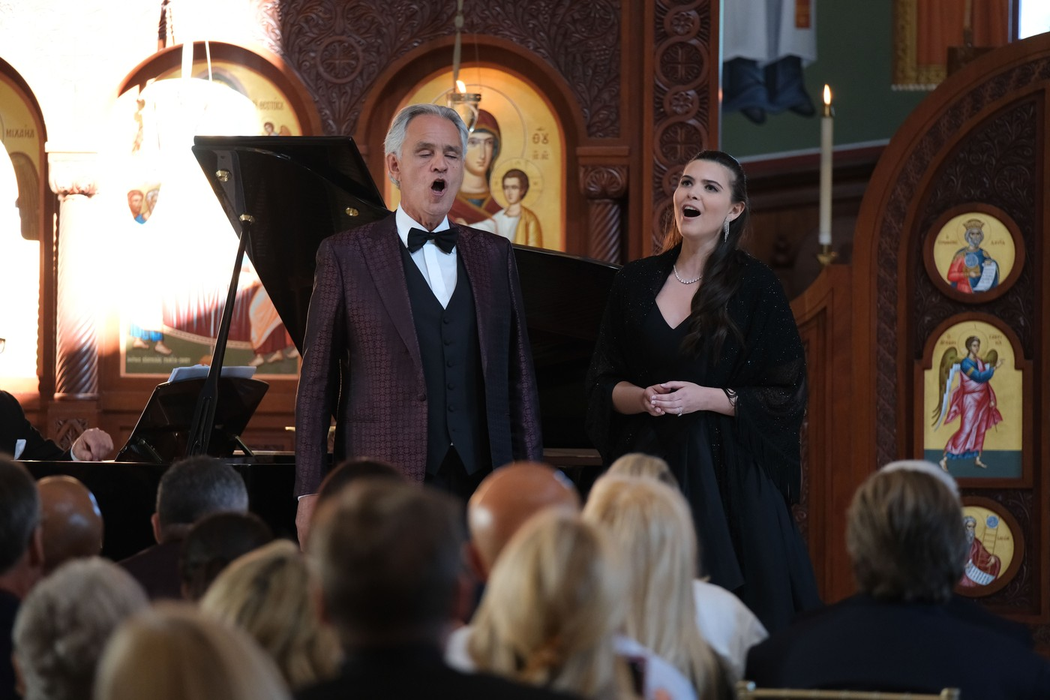 Andrea Bocelli în duet cu Theresa Carlomagno. Sursa foto: Profimedia