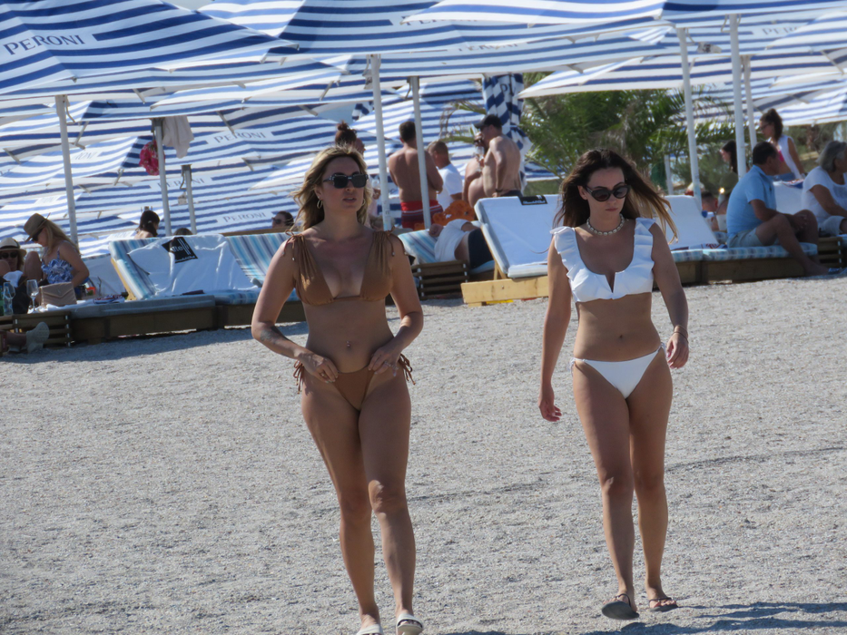 Raluca Zenga a ”incendiat” plaja de la Mamaia cu fizicul ei bine lucrat