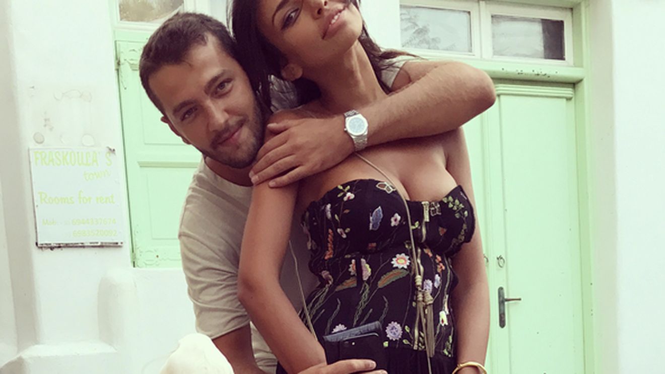 Mădălina Ghenea, pictorial ad-hoc cu iubitul în Mykonos! Atingerile şi săruturile pasionale au fost nelipsite