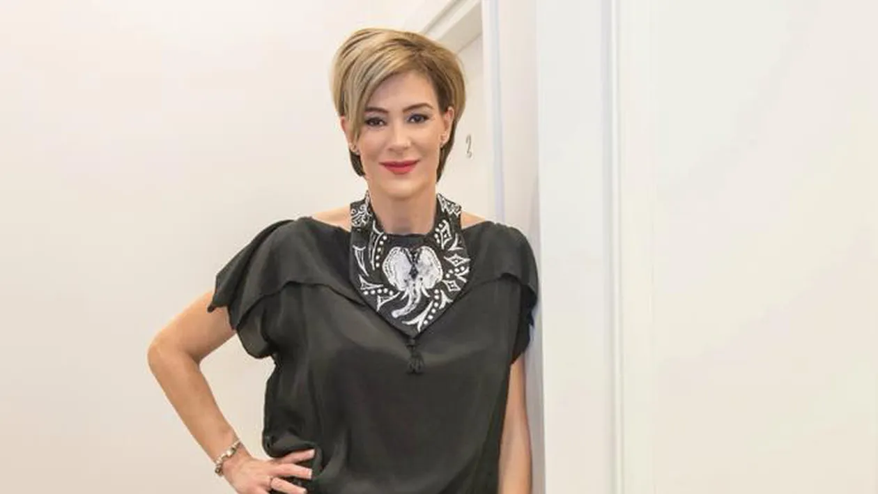 Roxana Ciuhulescu radiază de fericire! Vedeta a postat prima imagine cu bebelușul