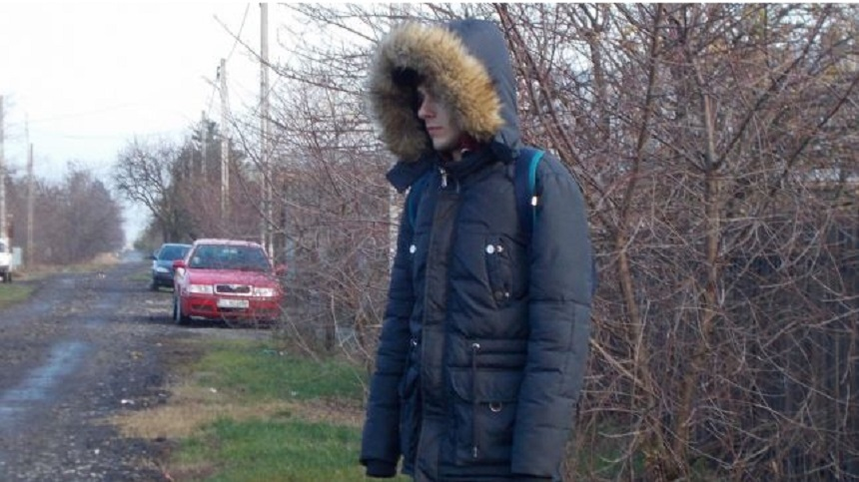 Tânărul din Drajna spune că nu s-ar fi aşteptat ca vărul său, Andrei Simion, să devină criminal. Sursa foto: adevarul.ro