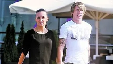 Deac este nedespartit de noua cucerire! Isi tine iubita ascunsa, de parca ar fi lucrat in Germania la puf