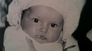 Ghici cine e vedeta din imagine! Acum este o cantareata de succes si a devenit mamica