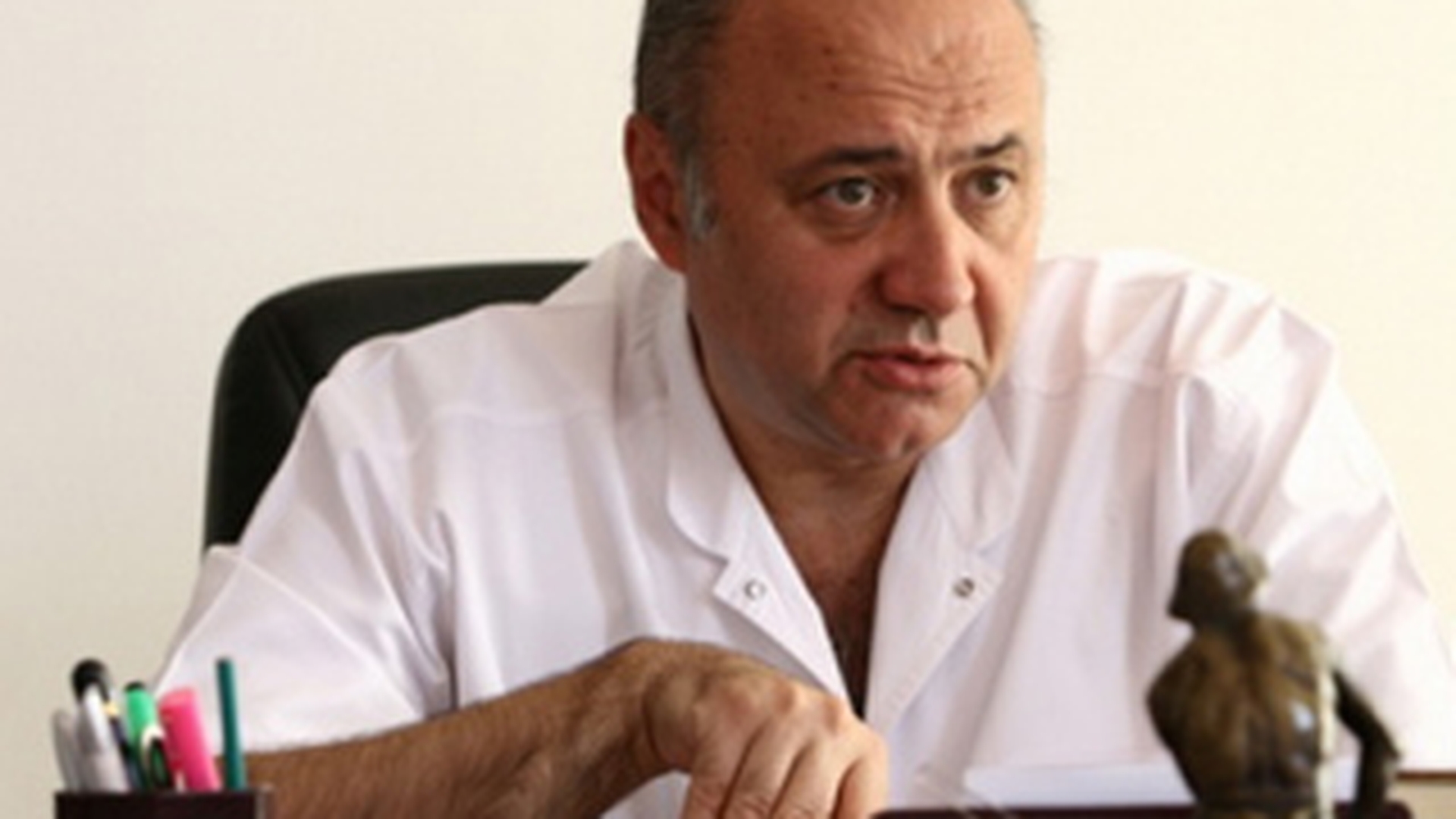 Irinel Popescu, primul medic roman care a primit insemnele Ofiter al Ordinului National al Meritului