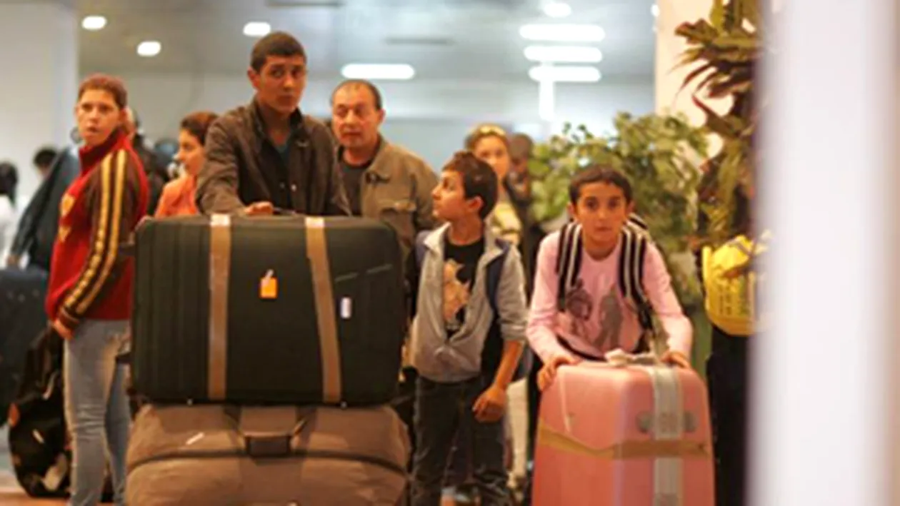 Aproape 170 de romi repatriati de autoritatile franceze au ajuns pe Aeroportul din Timisoara!