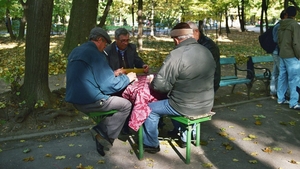 Un bătrân a fost ucis în bătaie într-un parc din Reşiţa. Crima înfiorătoare s-a petrecut în timpul unei partide de rummy