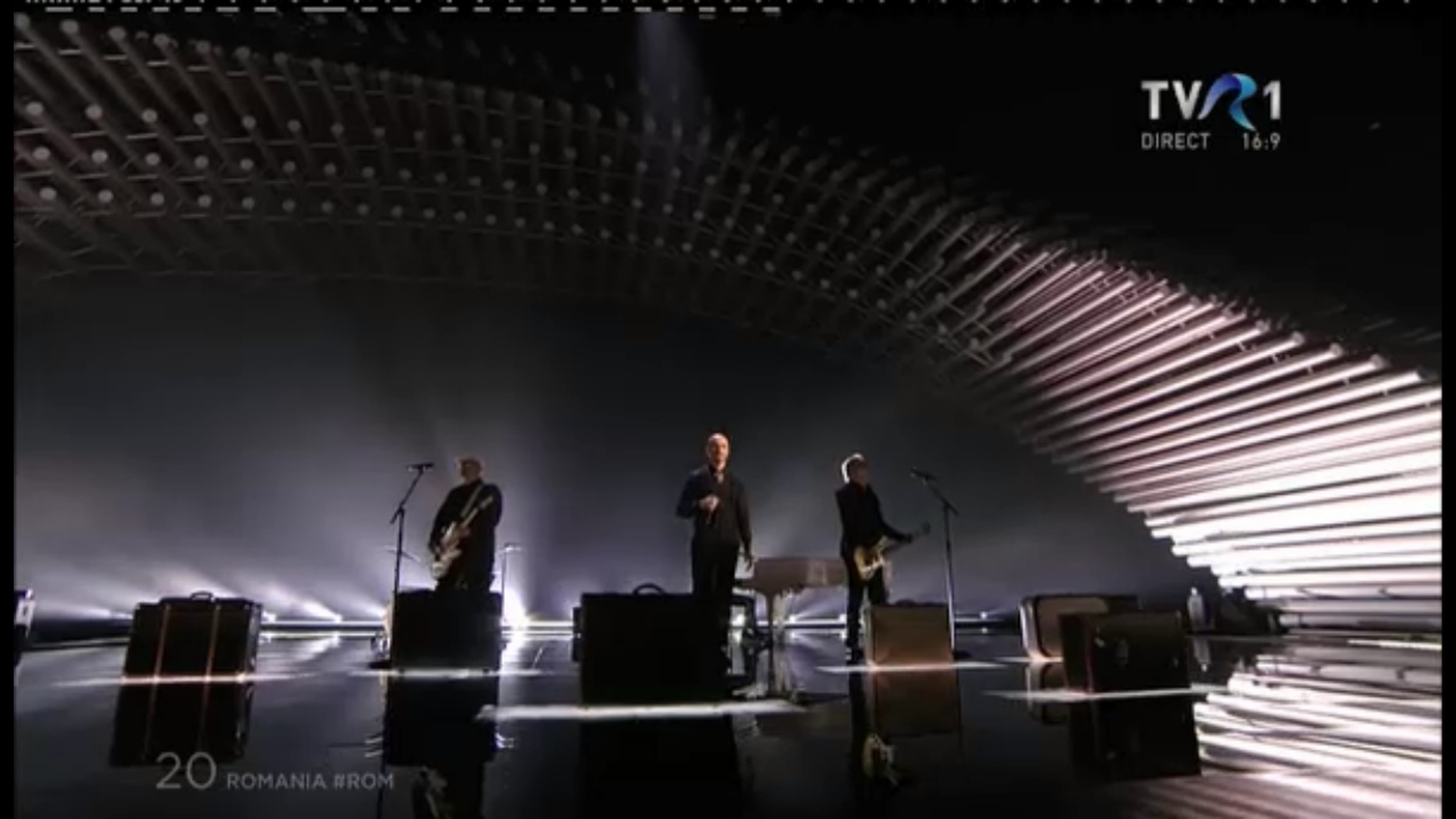 Ce au facut baietii de la Voltaj cu doar cateva minute inainte sa urce pe scena finalei Eurovision 2015!