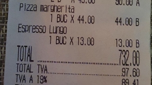 Prețurile au luat-o razna pe litoral. Cât costă un pahar de prosecco într-unul dintre cluburile de fițe din Mamaia