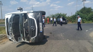 Accident grav în Giurgiu. Un microbuz s-a răsturnat. O femeie a murit pe loc. Patru răniți au ajuns la spital