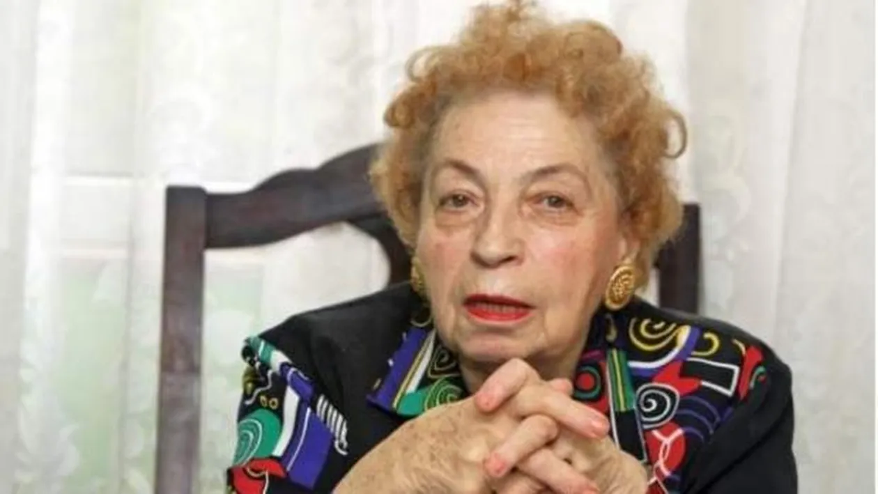 Oamenii au rămas fără cuvinte când au văzut cine o vizitează constant la mormânt pe Paula Iacob: ”Nu am mai pomenit aşa ceva!”