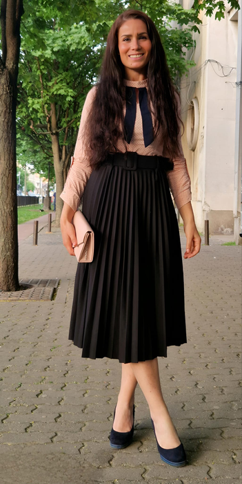 Sexy-folclorista înșelată chiar înainte de nuntă cu cea mai bună prietenă a primit vestea cutremurătoare! ”A murit fostul meu iubit!”