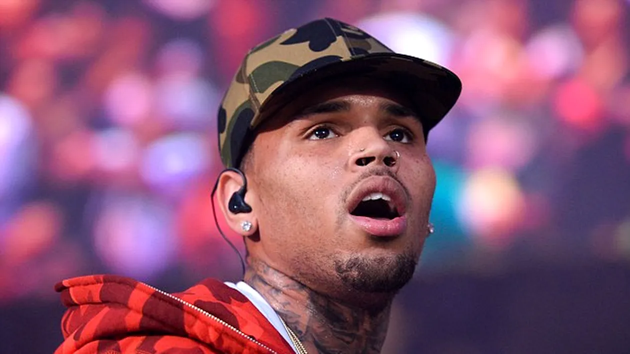 Rapperul Chris Brown, acuzat de viol, a fost arestat la Paris