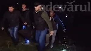 VIDEO / Rezultatele autopsiei celor doi bărbaţi găsiţi împuşcaţi în Târgovişte, după ce ar fi fost VÂNAŢI de braconieri! Medicii legişti au fost şocaţi