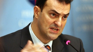 Cum incerca primarul Clujului sa acopere urmele spagilor? Avea "intalniri conspirative" in parcarea primariei si 17 telefoane mobile!