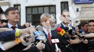 A strans 177.603 semnaturi. Sorin Oprescu si-a depus candidatura pentru un nou mandat de primar general