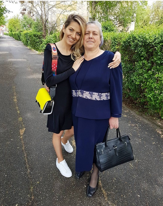 Lidia Buble alături de mama ei
