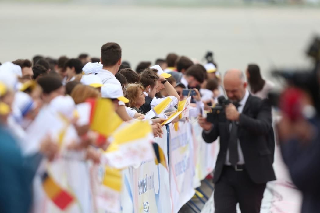 Papa Francisc este în România! Imagini super-exclusive + informații în premieră