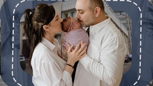 Ce s-a întâmplat cu mama fetiței încurcate la maternitatea din Ploiești. A trecut un an de când medicii i-au dat acasă alt copil, dar femeia încă nu și-a revenit din șoc: ”Își aduce aminte de ce s-a întâmplat și...”