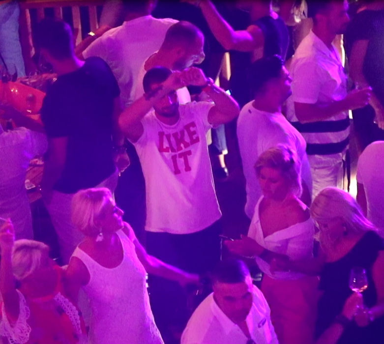 Cătălin Cazacu încearcă să danseze