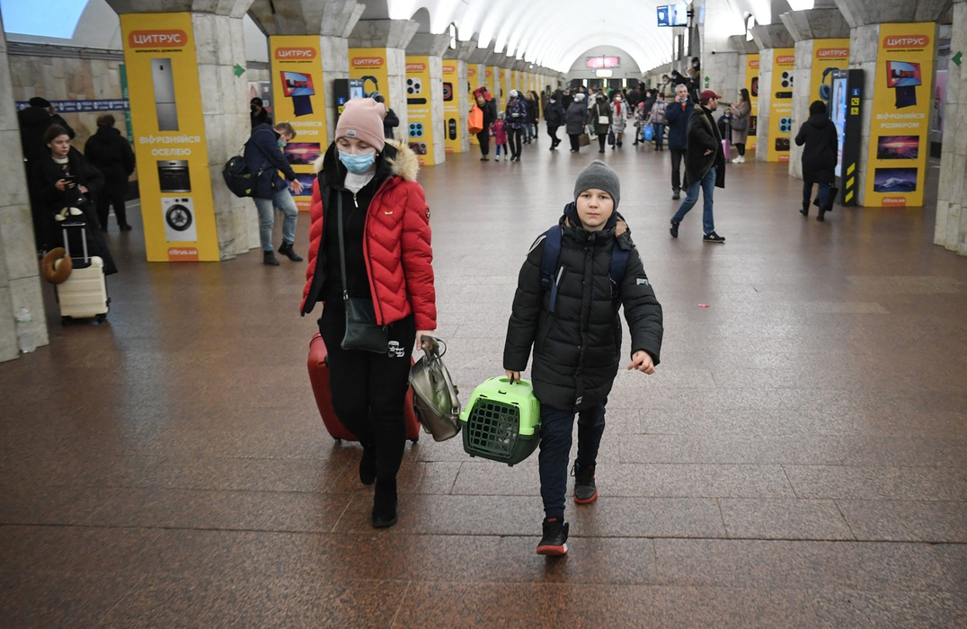 Oamenii au alergat la metrou, în dimineața zilei de 24 februarie. (Sursa foto: profimedia.ro)