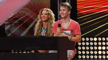 Delia s-a filmat in timp ce canta la pian cu PICIOARELE! Rezultatul este de-a dreptul fabulos