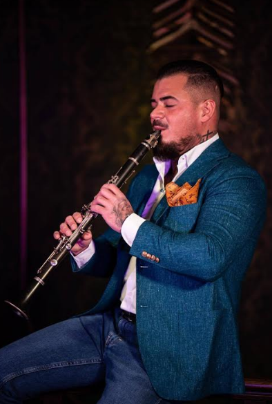 El este cel mai sexy saxofonist din România! A ținut dietă iar transformarea e uluitoare