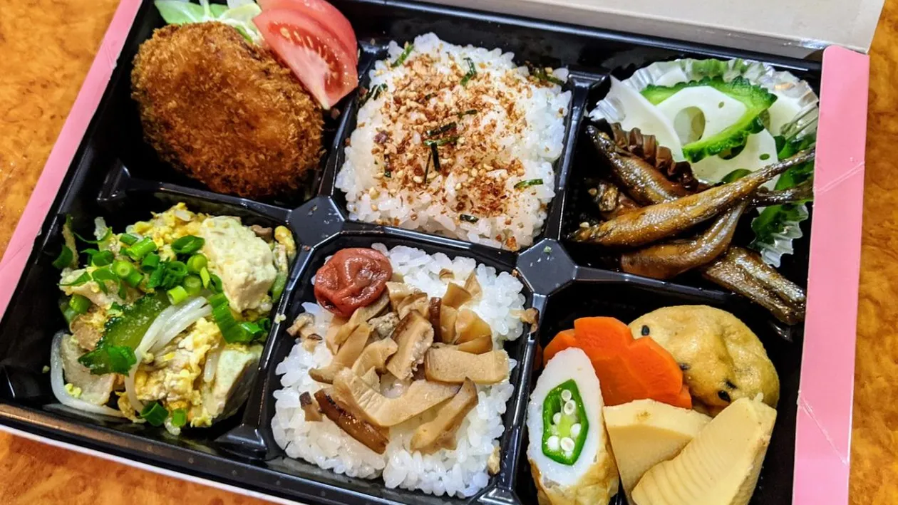 N-ai fi crezut! Ce a cerut un copil de 8 ani să mănânce la școală, în fața colegilor. Părinții au rămas uimiți