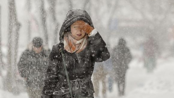Avertizare ANM: Cod galben de ninsoare şi vânt în 17 judeţe. Temperaturi scăzute în toată ţara
