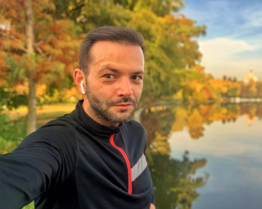 Mihai Morar, tablou de familie. Expresia feței micuței Roua, de neprețuit : ”Inevitabil, una din trei nu are chef de poze”