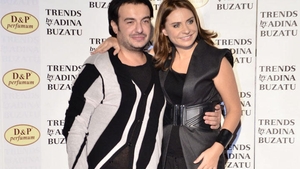 Adina Buzatu, șocată în vacanță, după moartea lui Răzvan Ciobanu! Ce a spus creatoarea de modă VIDEO